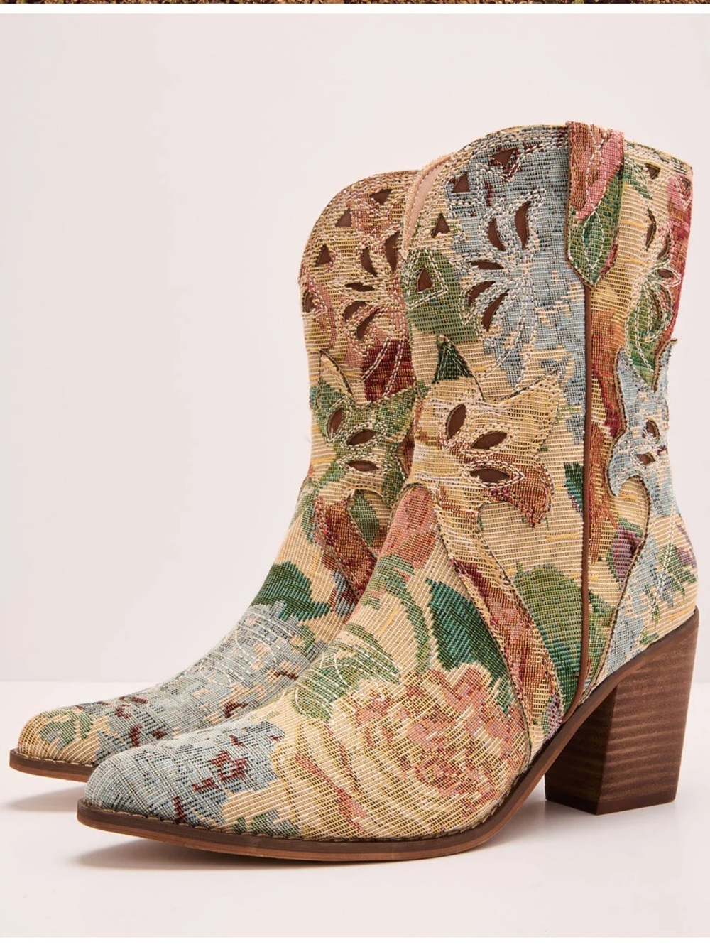 Tapestry Floral Pointed Heeled Western Booties Size 11